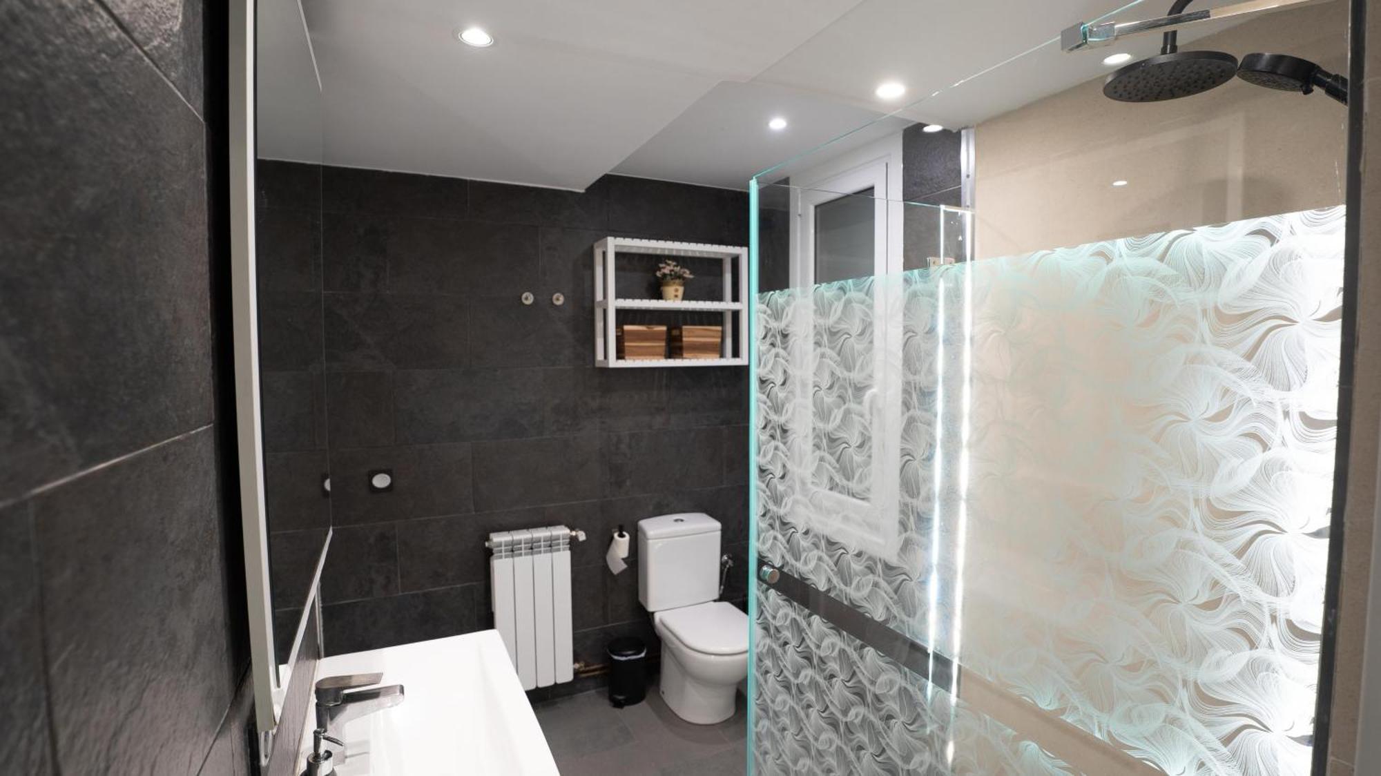 Centrico, Junto A Estacion De Bus/Tren, Y Playas Apartment Сан Себастиан Екстериор снимка